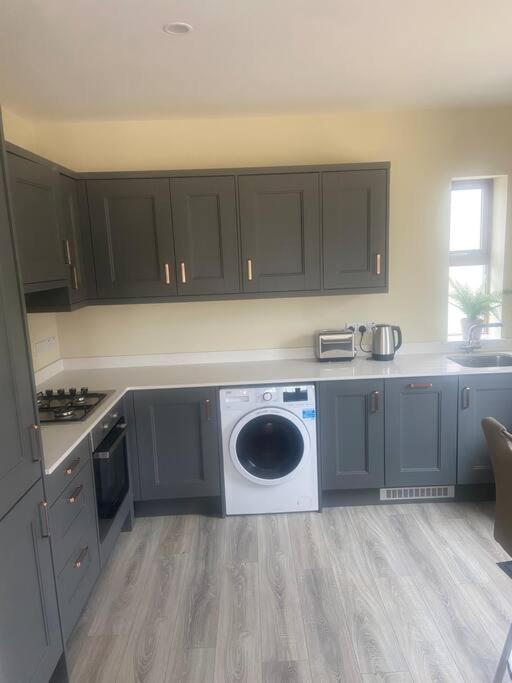 Modern Apartment At Croagh Patrick Westport Buitenkant foto